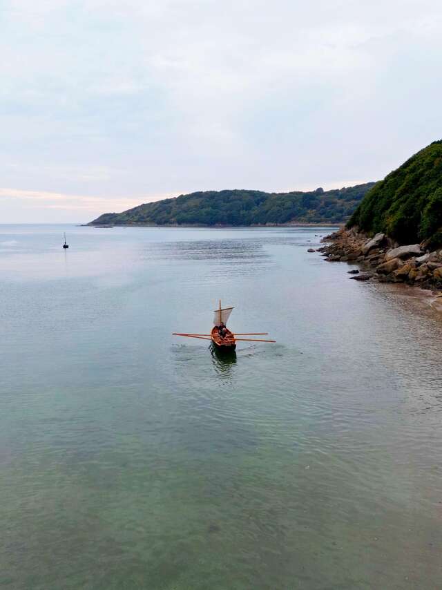Navigation de curraghs dans l'estuaire du Léguer - Léguer en fête