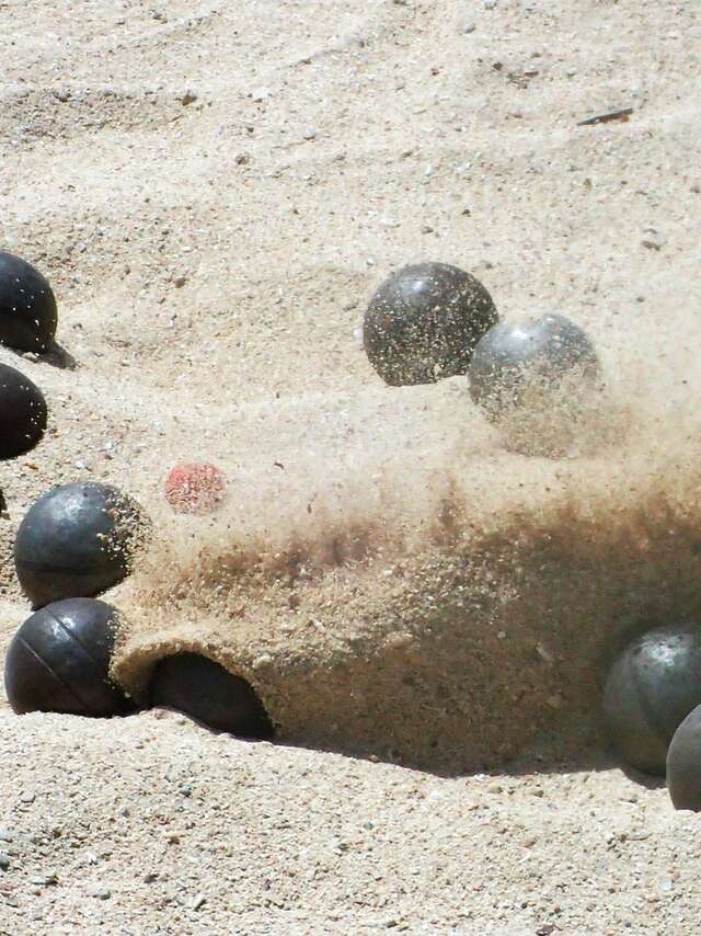 Beach pétanque