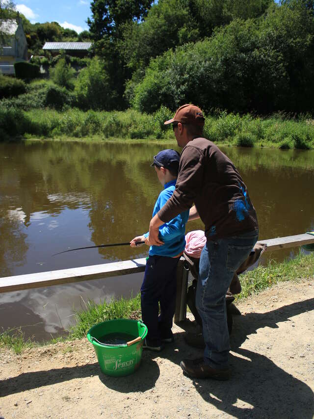 Je pêche mon 1er poisson en étang