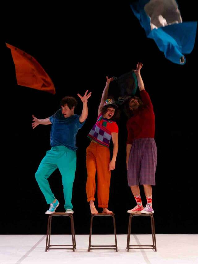 Les jambes à son cou