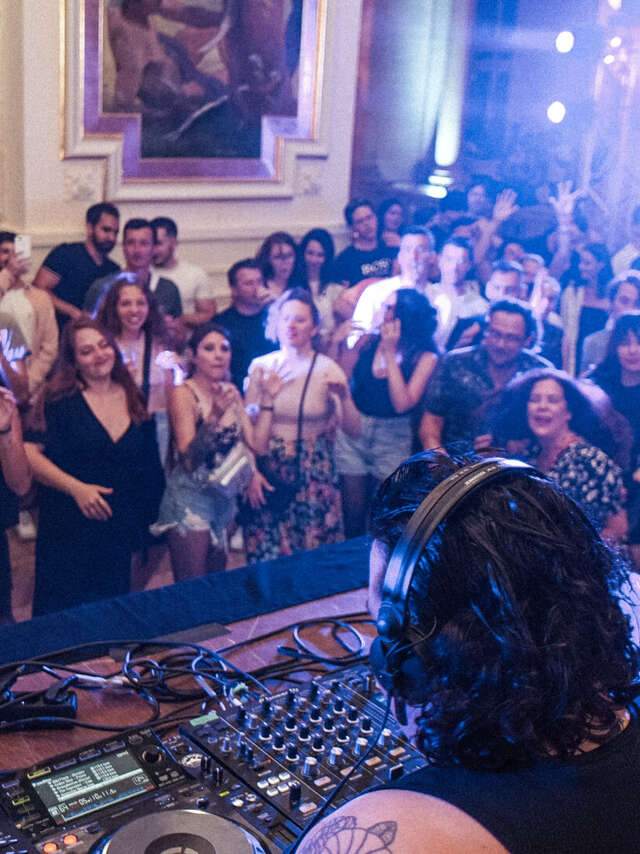 SPRING PARTY BARBARA BUTCH