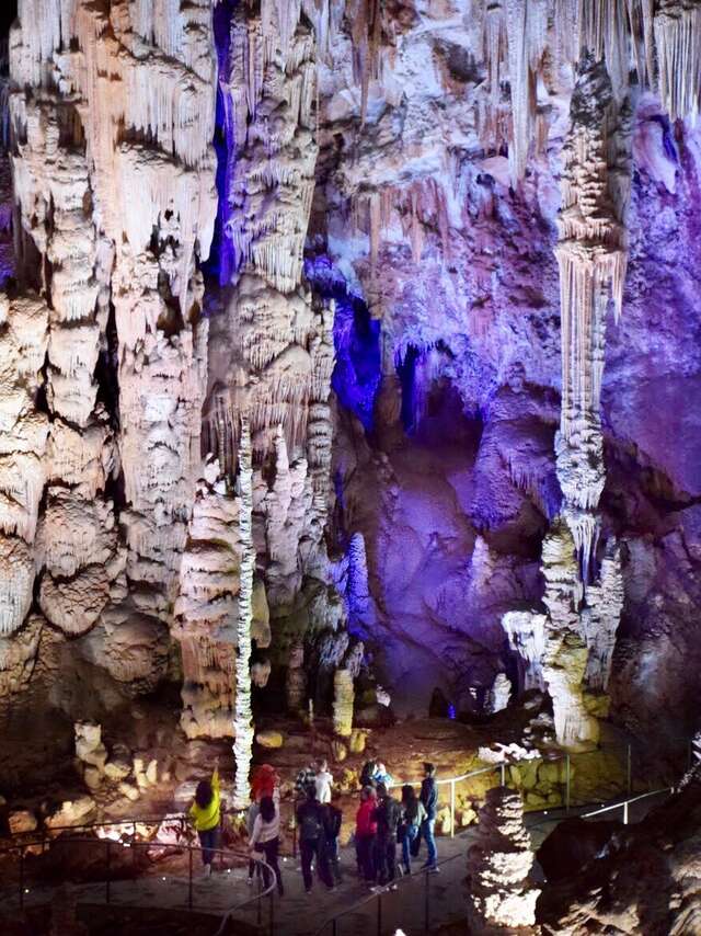 LA GROTTE DE LA SALAMANDRE