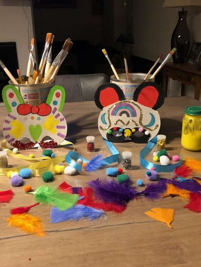 Atelier masque de carnaval à la ferme aux paons