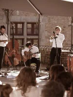 NOÉ EXTRAT + MÉLANIE LESAGE + CAZELLE CAFÉ