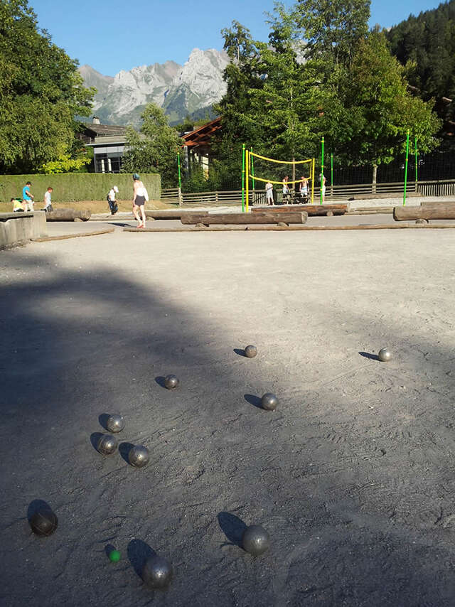 Pétanque : terrain au Village