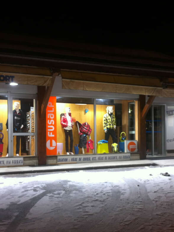 Magasin de sports Intersport Ski 3