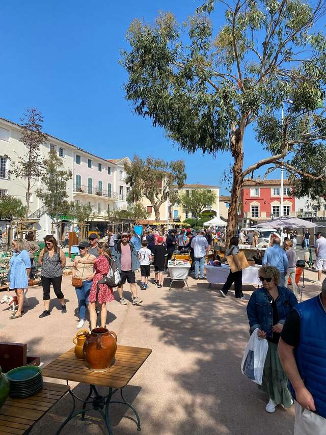 "J'peux pas, j'ai brocante !" à Port Grimaud