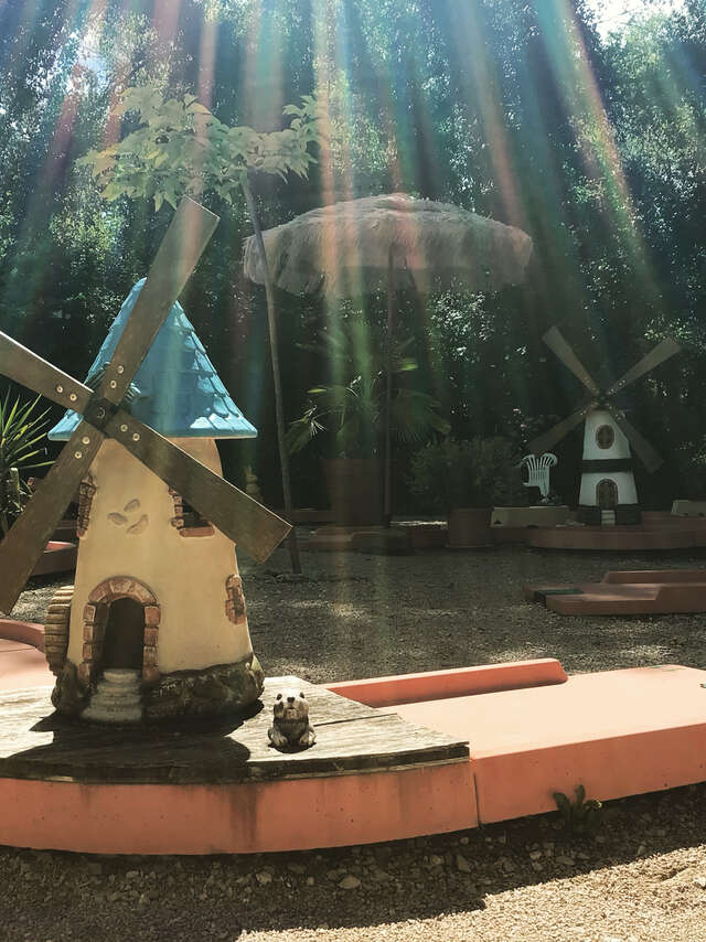 Le Mini Golf du Théos