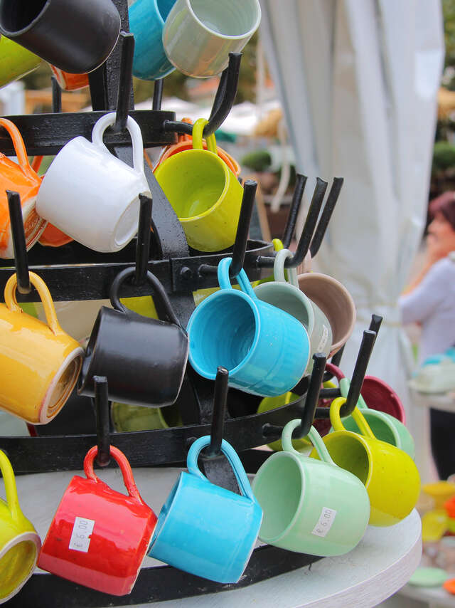Marché à la céramique et aux santons