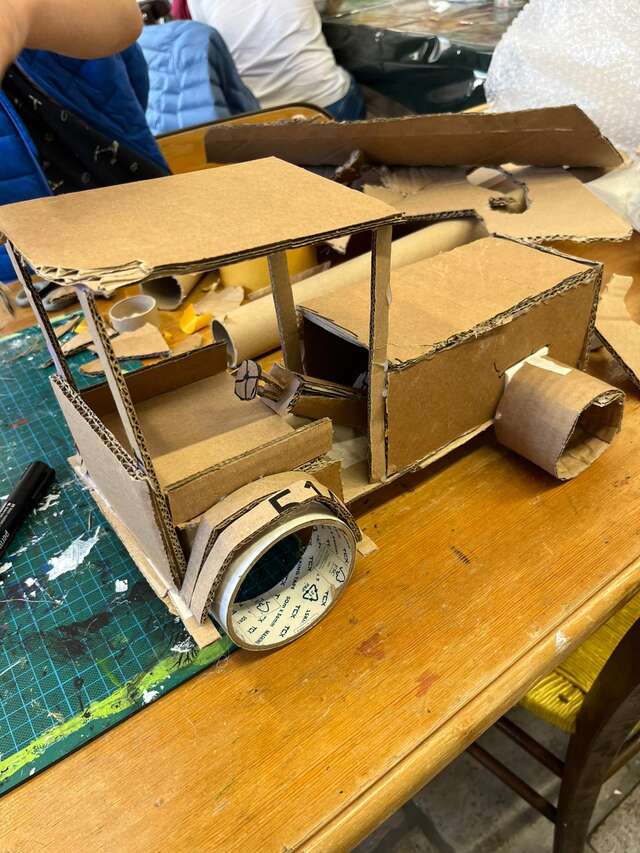 Atelier créatif "Sculptures en carton recyclé"  La fabrique po.éthique avec Zoé Gruhn