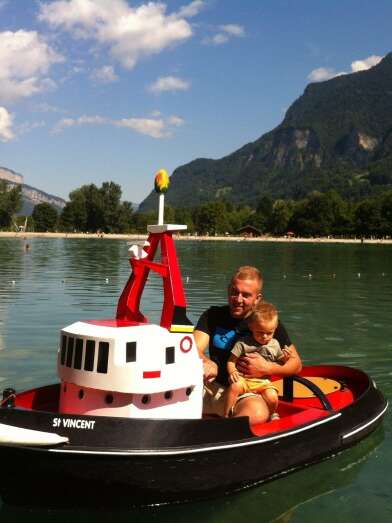 Fahrt mit Miniaturbooten