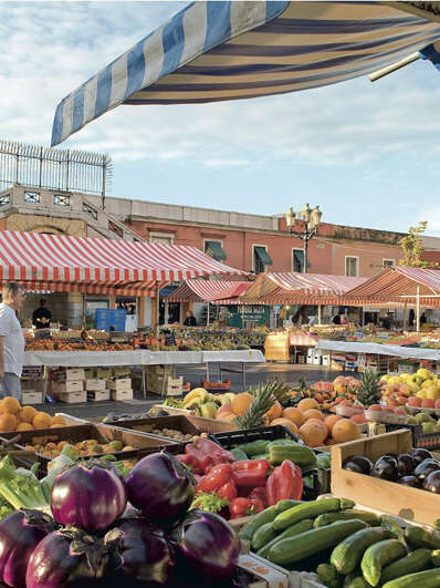 Marché aux fruits, légumes et marée du Cours Saleya