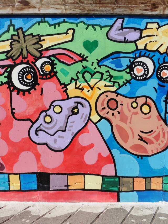 Art vache : fresque "Buvez du lait"