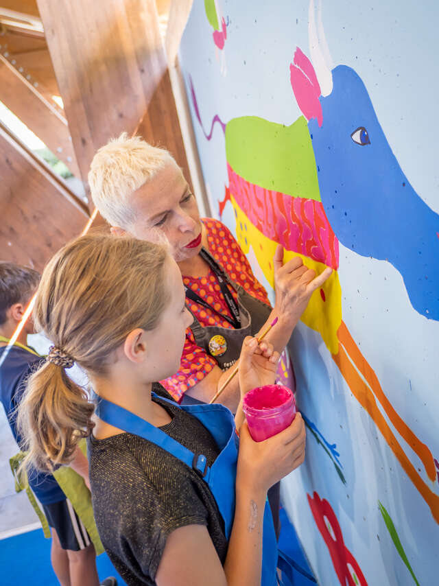 Art vache : fresque "Bestiaire volant qui se prend pour un troupeau de vaches"