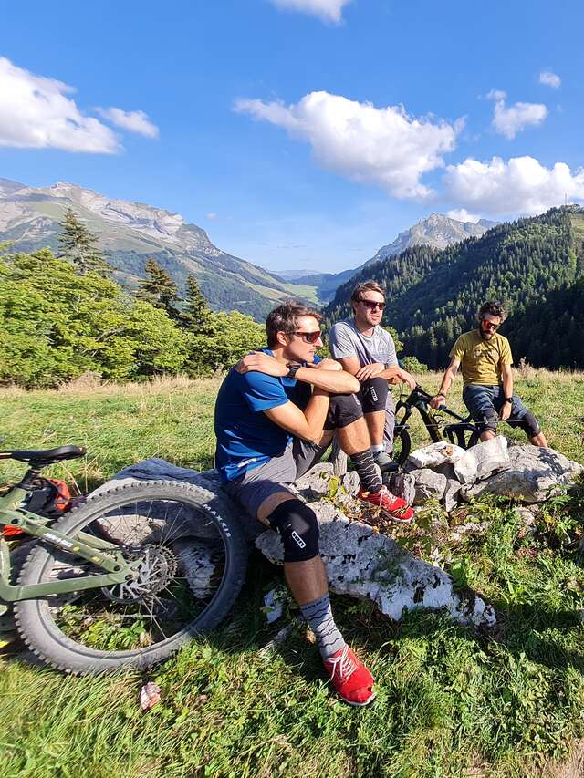 Evasion en famille en VTT électrique : L'Aravissante