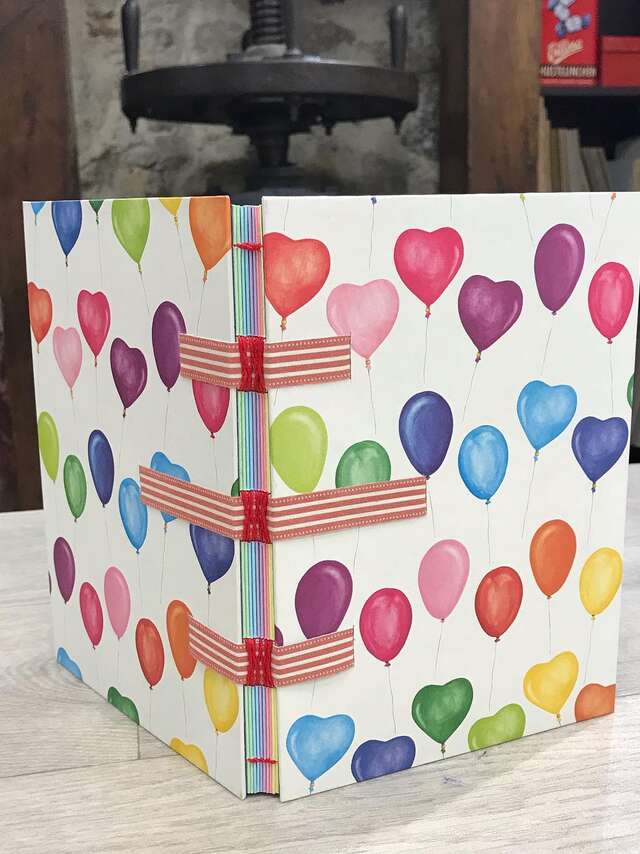 Atelier de reliure sur rubans