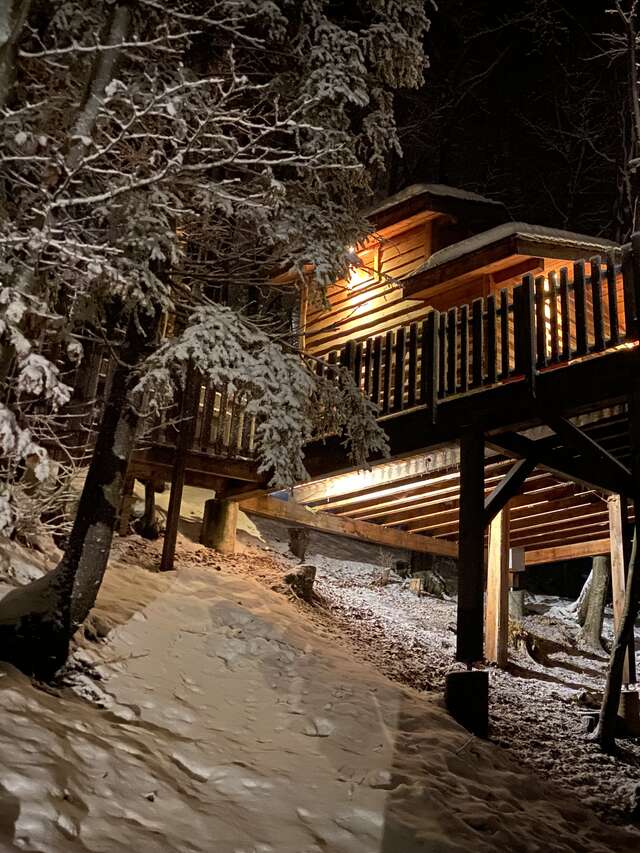 Là-Haut, cabanes perchées