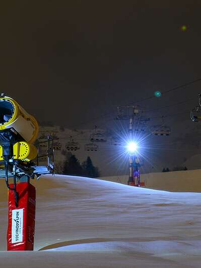 Discover the snow factory and the profession of snow maker