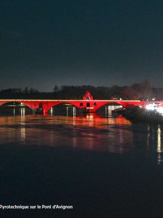 Grand spectacle pyrotechnique sur le Pont d’Avignon