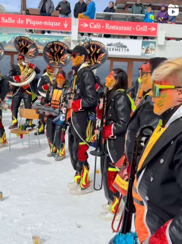 Les Guggens à Thyon 2000