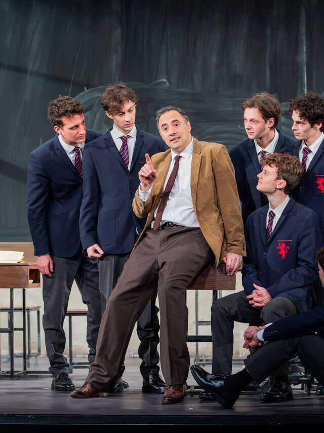 The circle of missing poets