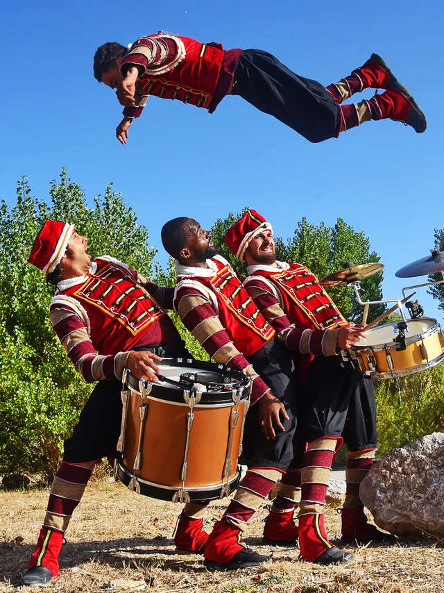 Musical Parade - Le Cirque de Noël and the Goblins