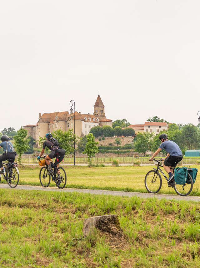 A la découverte de la Route des Vins Forez-Roannais en Loire Volcanique - En 3 ou 4 jours - De la gare de Roanne à la gare de Montbrison