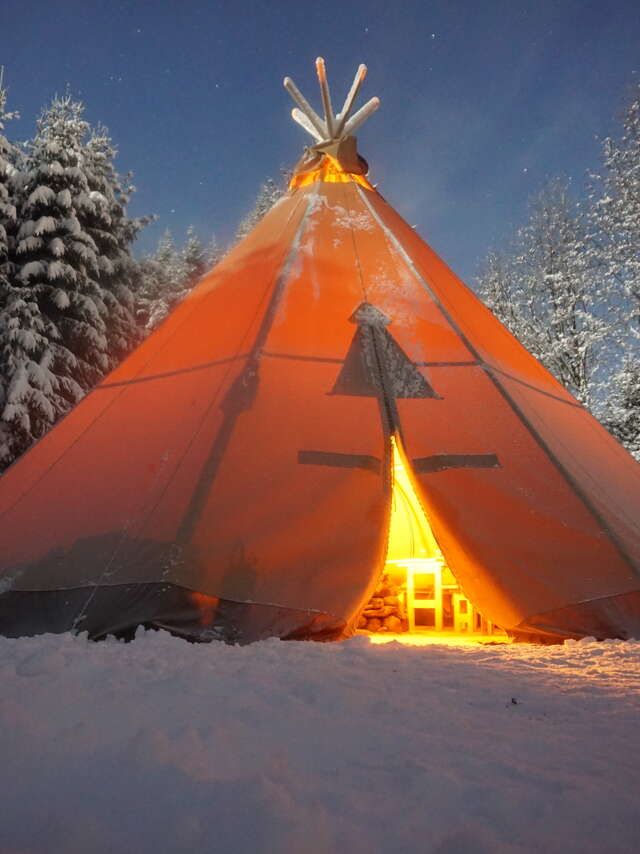 Déguster un cocktail nordique sous le lavvu