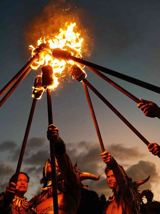 Siva Afi Tahiti - Compétition international de danse de couteau de feu