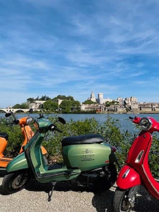 Loc’two Scoot Avignon Provence - Location de Scooter / Scooter rental