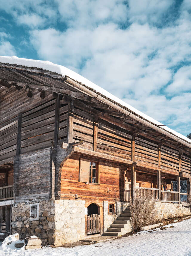 Winterawache: Häuser von Le Grand-Bornand