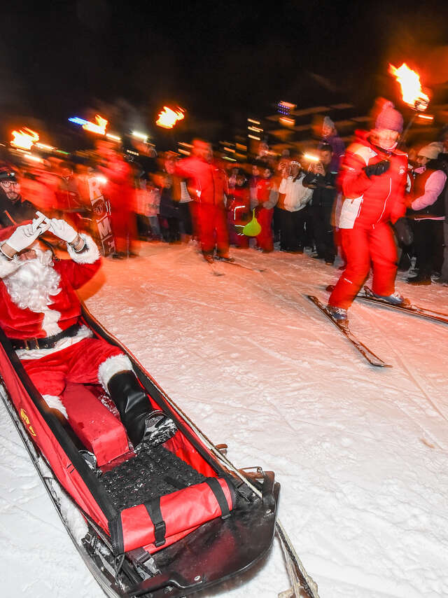 REVEILLON DE NOEL : Descente aux flambeaux & arrivée du Père Noel
