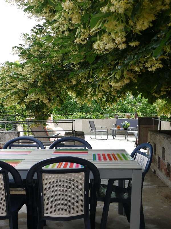 À l'ombre du tilleul