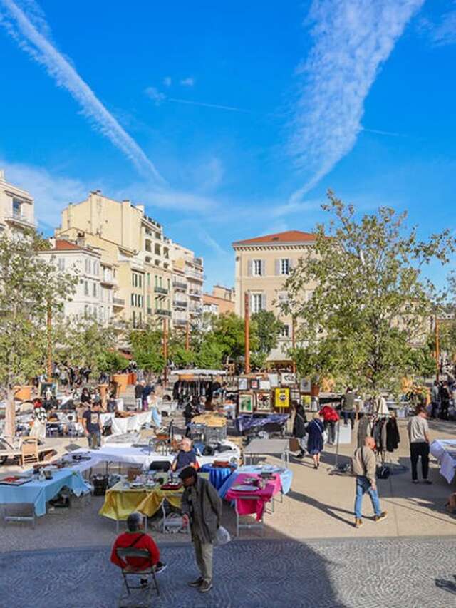 Allées de la Liberté market