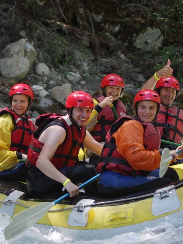 Journée rafting en famille et truite au feu de bois