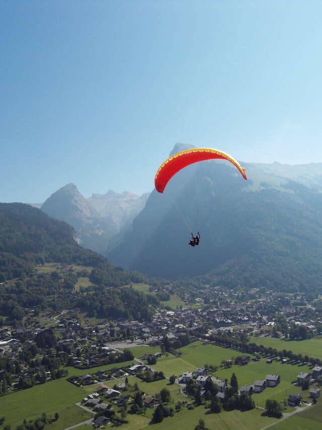 Eerste vlucht in een paraglider: ontdek de lucht als nooit tevoren!
