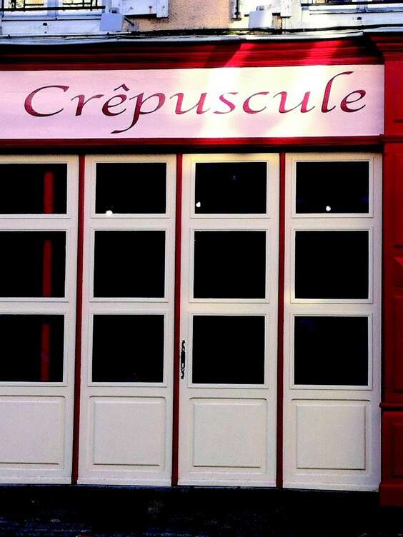 Crêperie au crépuscule