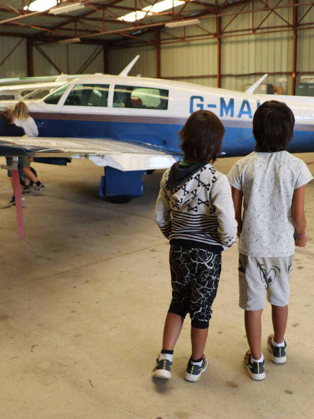 Aérodrome, en piste pour un voyage-découverte en famille