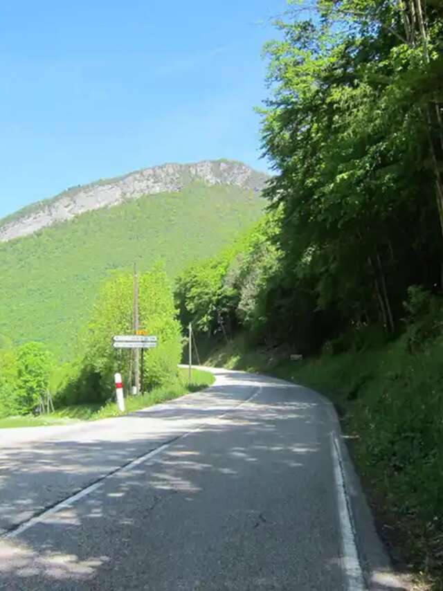 Ut4M - Passage des coureurs trail à Saint Nazaire les Eymes