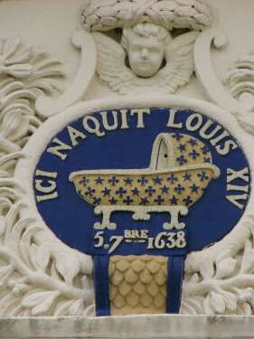 Visite guidée autour du Château-Neuf suivie d’un goûter au Pavillon Henri IV : 11 avril