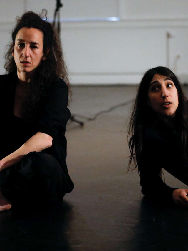 Festival - Encuentros Coreográficos Internacionales de Seine-Saint-Denis - Racha Baroud + Kinda Hassan "Tonos Sordos en Sol Menor"