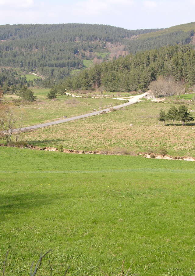 CIRCUIT MOTO N°10 : LA MARGERIDE ENTRE PRAIRIES, LACS ET FORÊTS