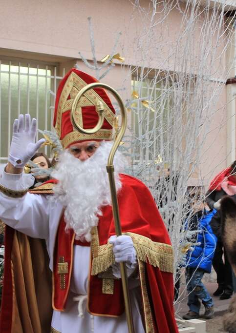 Parade Saint Nicolas, son âne et Père Fouettard