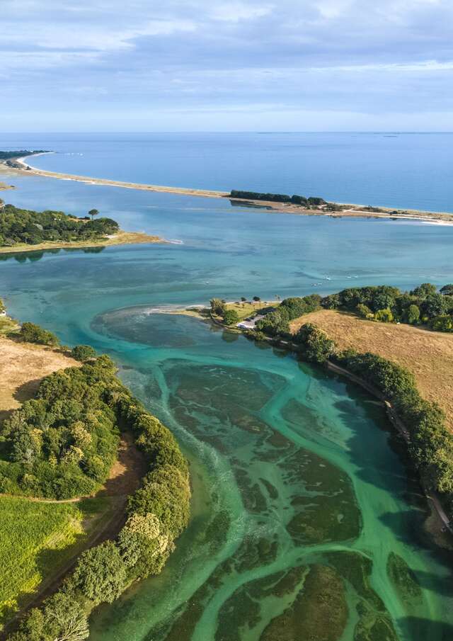 Autour de l'anse du Petit Moulin