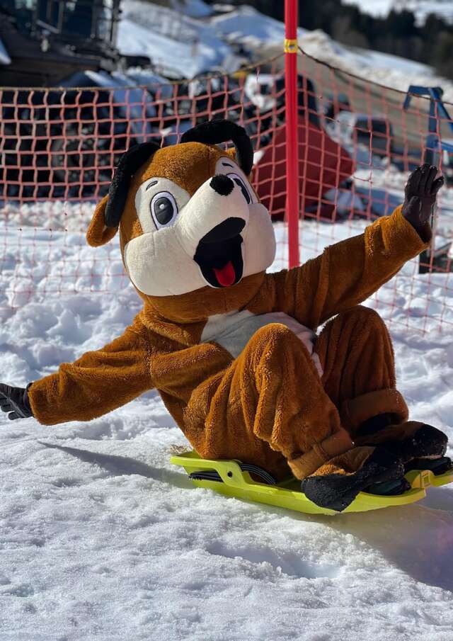 Meeting with Chamy the mascot