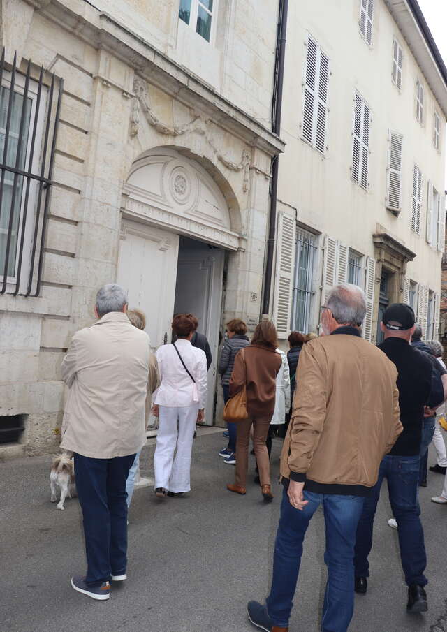 L'hôtel Cabuchet, côté rue, côté cour