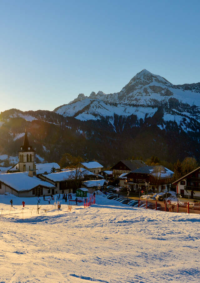 Schneeschuhwanderung "Sonnenuntergang von den verschneiten Almen des Mont Bisanne"