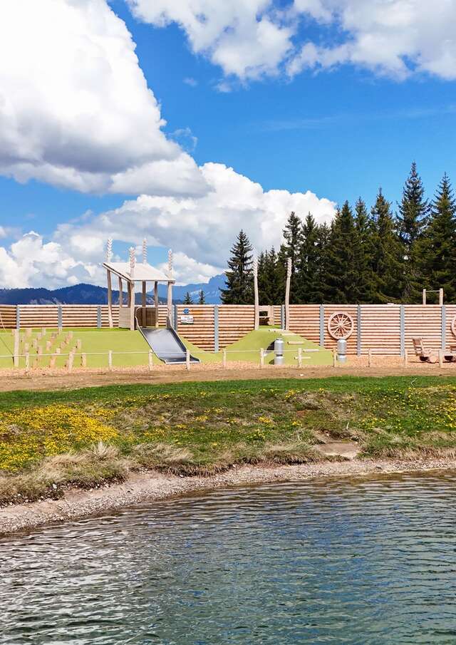 Aire de jeux au Lachat