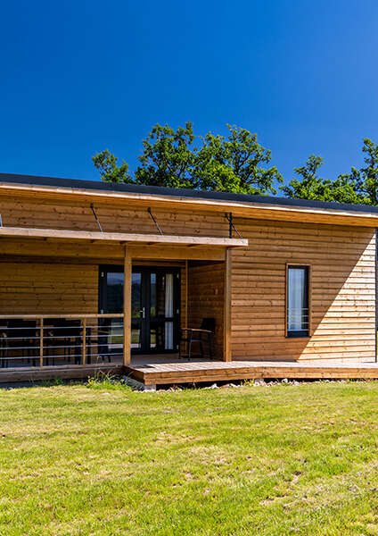 Tentez le cottage bois, le couteau Thiernois et la nature à vélo
