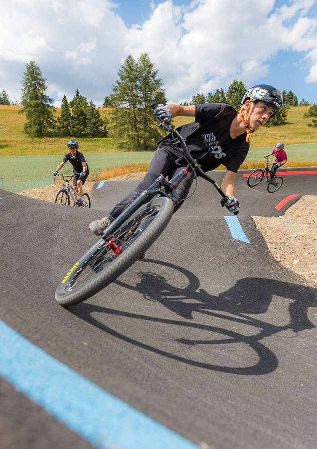 Verkleed-pumptracksessie met het Planète Ride-team